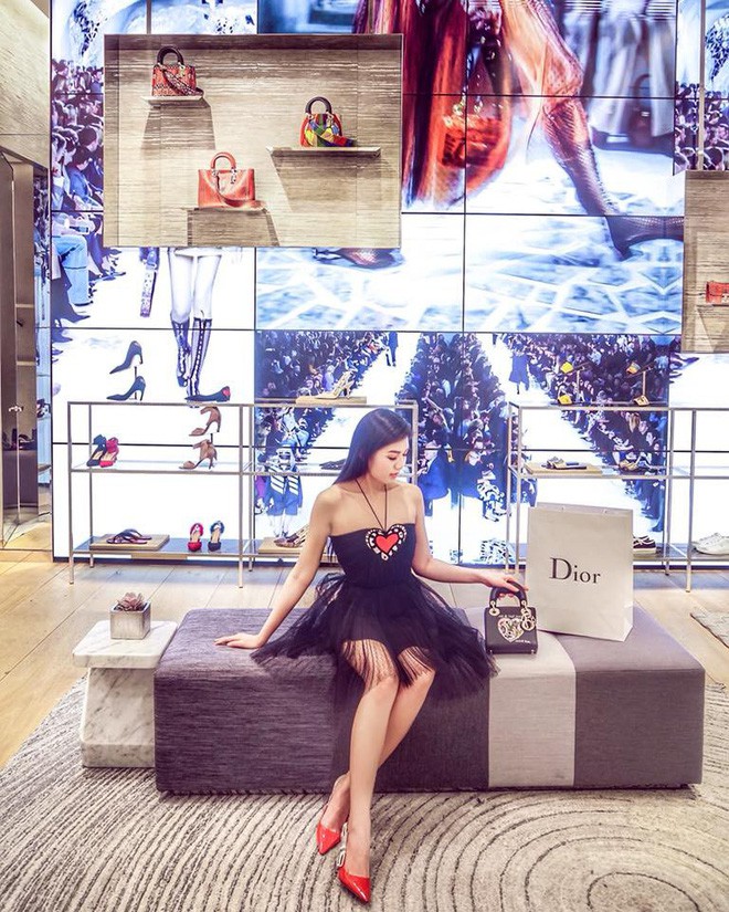 Phong cách khoe hàng hiệu của Hội con nhà giàu Việt tựu trung đều theo 4 gạch đầu dòng này